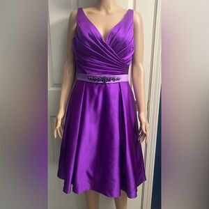 Chic Purple V-Neck Midi Dress